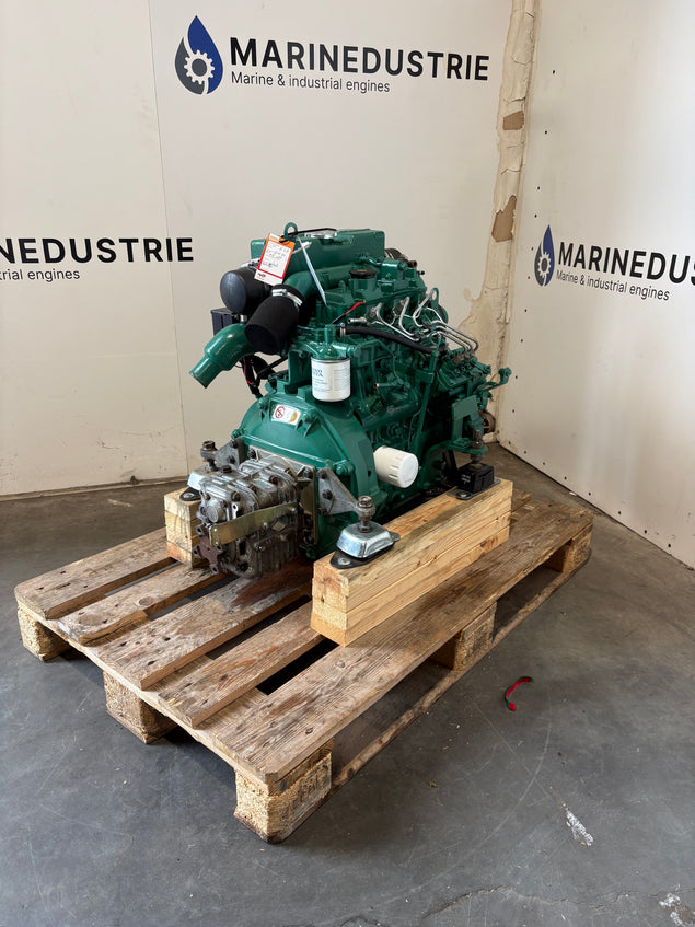 Volvo Penta MD2040 Scheepsmotor met keerkoppeling en dashboard