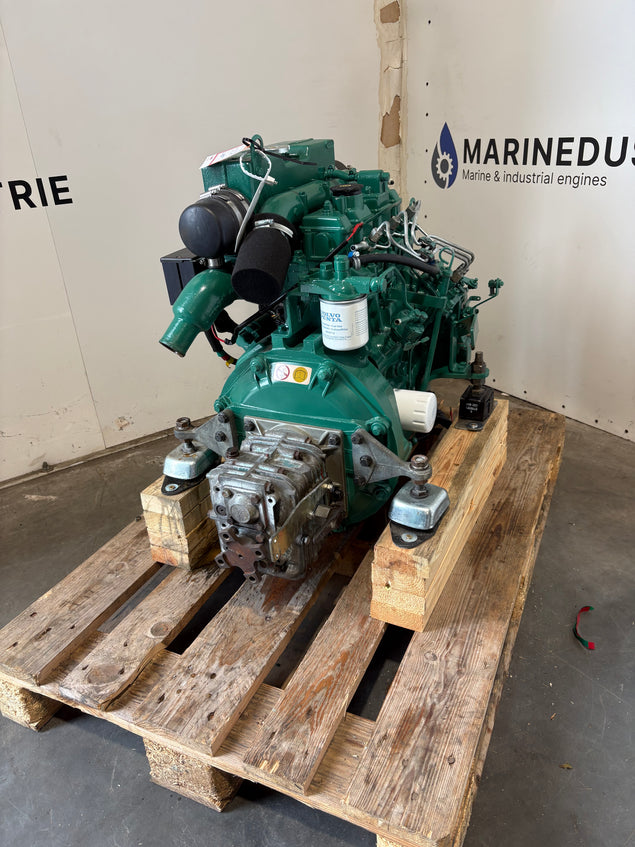 Volvo Penta MD2040 Scheepsmotor met keerkoppeling en dashboard
